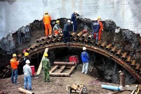 卢氏隧道钢花管支护案例